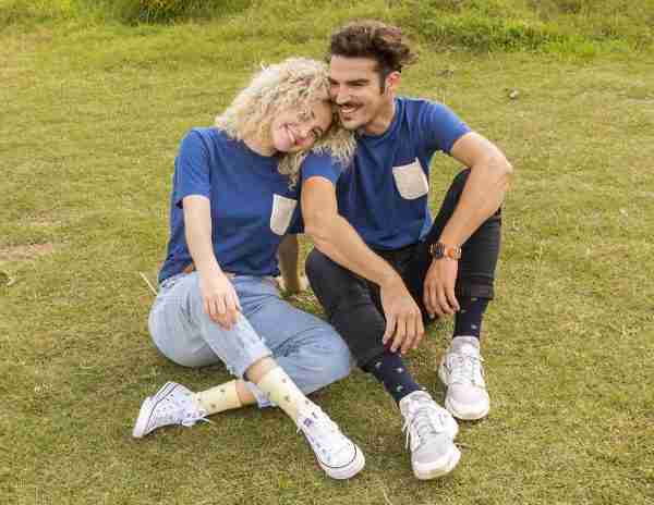 camiseta azul bolsillo